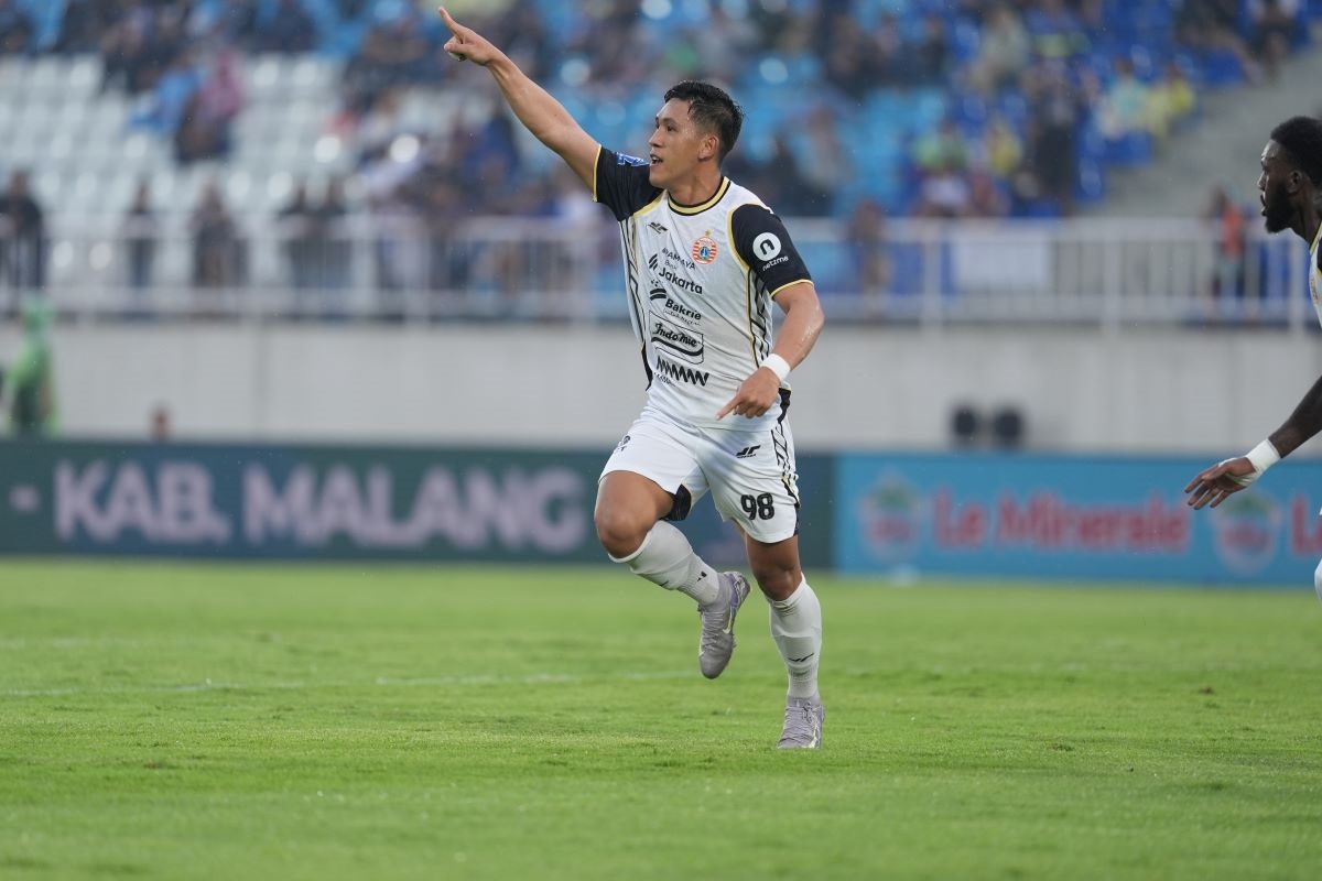 Persija Jakarta Resmi Perpanjang Kontrak Eksel Runtukahu