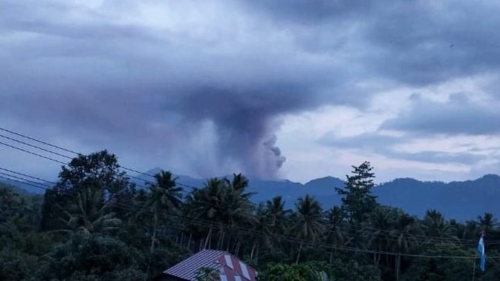Gunung Dukono Meletus – Masyarakat Diminta Menjauhi Radius 4 KM