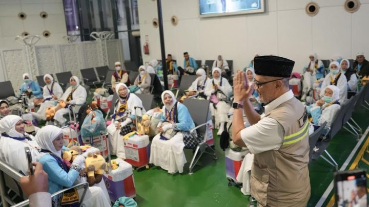 Facing Challenges: Menhaj Lepas Kepulangan Perdana Jamaah Haji, Terlontar Permintaan Maaf