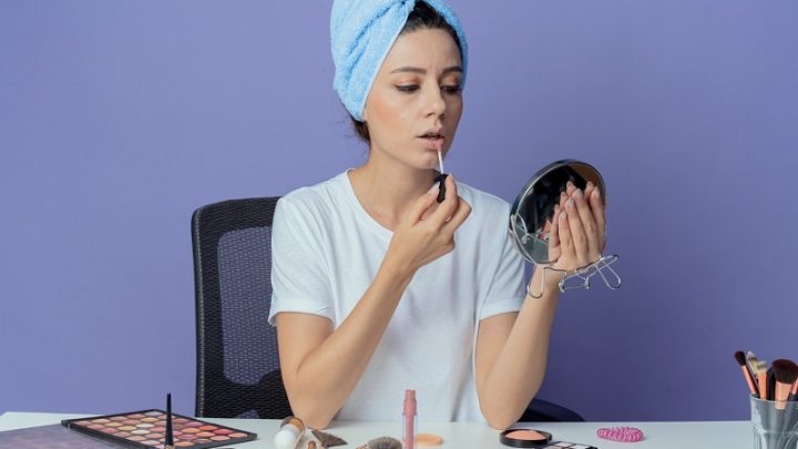 6 Produk Hybrid Makeup yang Wajib Kamu Coba – Praktis Nggak Makan Waktu