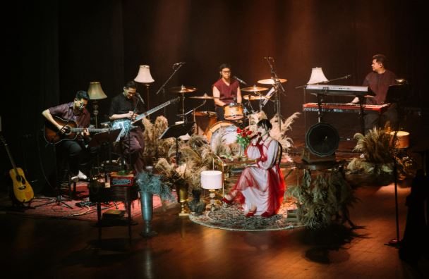 Visit Agenda: Tampil Berkelas saat Konser di Gedung Kesenian Jakarta, Isyana Sarasvati Kenang Momen Pandemi