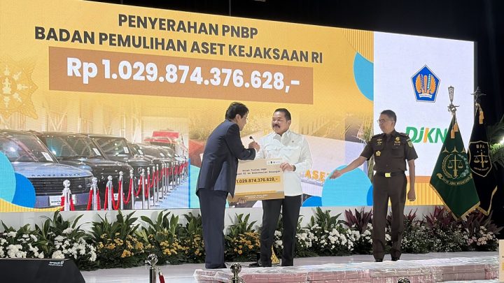 Jaksa Agung Serahkan Rp1,22 Triliun Hasil Pemulihan Aset ke Purbaya