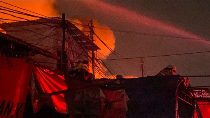 Kebakaran Pasar Jiung Kemayoran Hancurkan 250 Bangunan – 500 Jiwa Terdampak