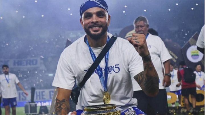 Visit Agenda: Resmi Tinggalkan Persib Bandung, Layvin Kurzawa: I Love You Bobotoh!