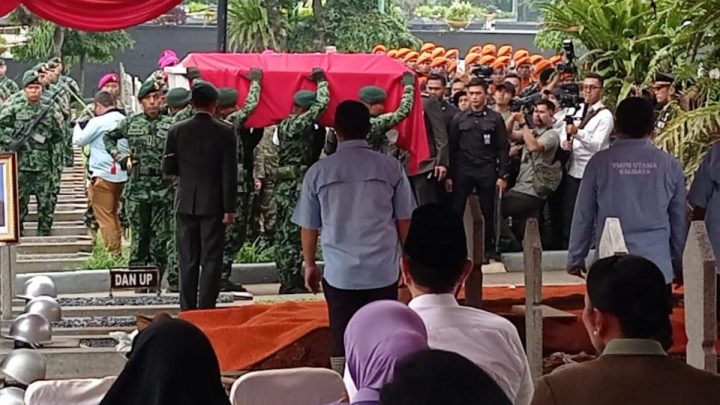 Pimpin Pemakaman – Menhan Sjafrie Kenang Dedikasi Ryamizard untuk Negara