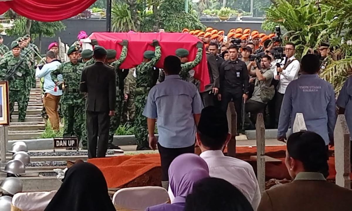 Pimpin Pemakaman – Menhan Sjafrie Kenang Dedikasi Ryamizard untuk Negara