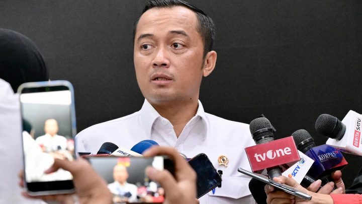 Solution For: Prabowo Kunjungi Kantor Danantara, Dengar Paparan Teknologi