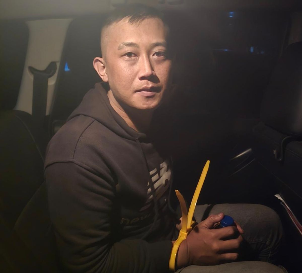 Latest Update: Penampakan Taufik Hidayat Usai Ditangkap Polisi, Tangannya Diborgol Kabel Ties!