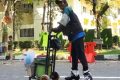Viral! Penjual Es Krim Keliling Jualan Pakai Sepatu Roda – Netizen: Kena Demam Rollerblade Nona