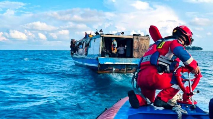 Solution For: Kelebihan Muatan, 26 Penumpang Kapal Dievakuasi di Perairan Kepulauan Seribu
