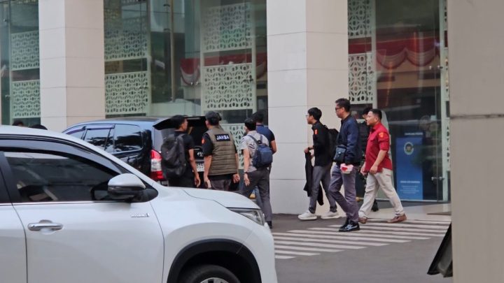 Important News: Usai Geledah Kantor BGN Seharian, Penyidik Kejagung Angkut Box Kontainer