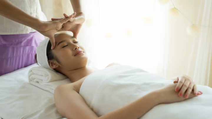 Topics Covered: Benarkah Pijat Pelipis dan Belakang Pundak Bisa Meredakan Sakit Kepala?