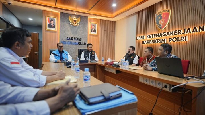 Solving Problems: Polri Mediasi Buruh-Perusahaan, 131 Pekerja yang Di-PHK Terima Rp10 Miliar