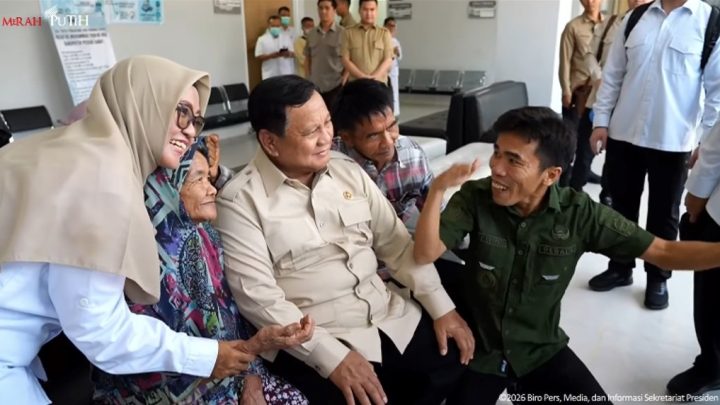 What Happened During: Momen Prabowo Sapa Warga Sebelum Resmikan RSUD Krui Pesisir Barat Lampung