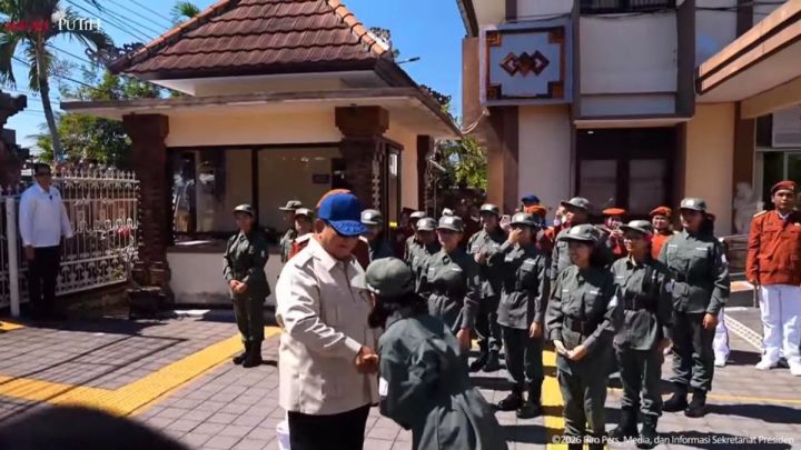 Important Visit: Prabowo Tinjau SRMP 17 Tabanan Disambut Tari Kecak Siswa