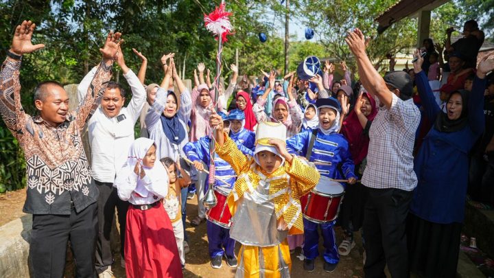 Special Plan: Prabowo Berikan Bantuan Alat Drumband untuk SDN Tegalega
