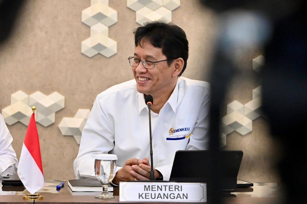 Purbaya Kenakan Bea Masuk Antidumping Kertas Karton Dupleks Impor hingga USD140 per Ton
