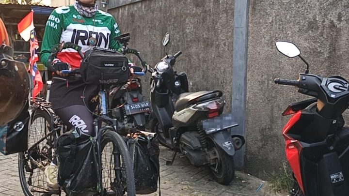Important Visit: Kisah Arezoo Eskandari, Pesepeda Asal Iran yang Jual Mobil Demi Keliling Asia
