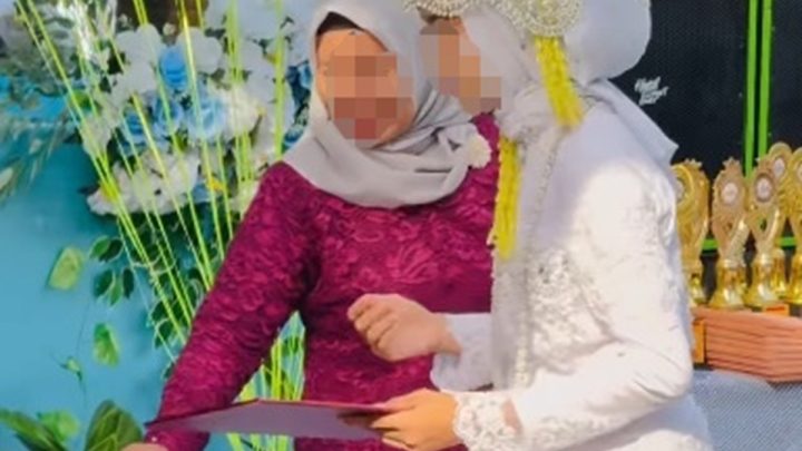 Solution For: Viral! Siswi SD Wisuda Pakai Baju Pengantin Lengkap dengan Siger, Netizen: Kirain Acara Nikah Masal