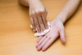 Mengenal Hiperhidrosis – Penyebab Tangan Sering Berkeringat yang Sering Disalahartikan