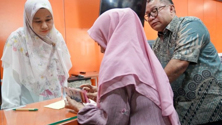 Important Visit: TASPEN Gerak Cepat, 99 Persen Peserta Pensiun Terima Gaji ke-13 di Hari Pertama Penyaluran
