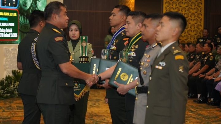 Special Plan: Seskab Teddy Raih Penghargaan Penulis Taskap Terbaik Dikreg Seskoad 2026