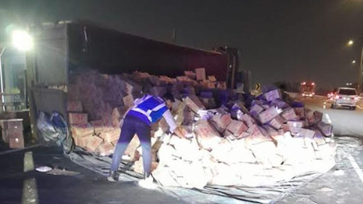 What Happened: Truk Terguling di Tol Tomang Arah Semanggi