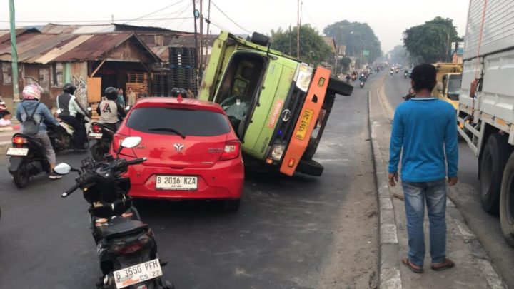 Truk Tabrakan di Jembatan BKT – Lalin dari Bekasi ke Pulo Gadung Macet Parah