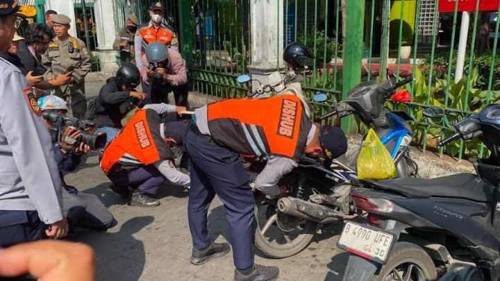 Operasi Penertiban Parkir dan Jukir Liar Sasar 15 Titik di Jakarta