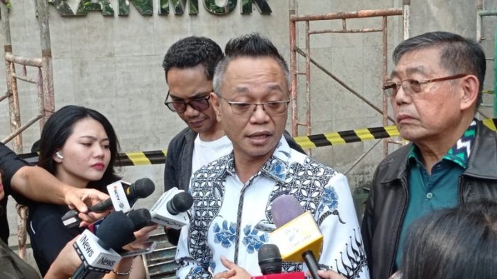 Roy Suryo dan dr Tifa Ditangkap – Ade Darmawan: Sangat Wajar dan Sudah Seharusnya!