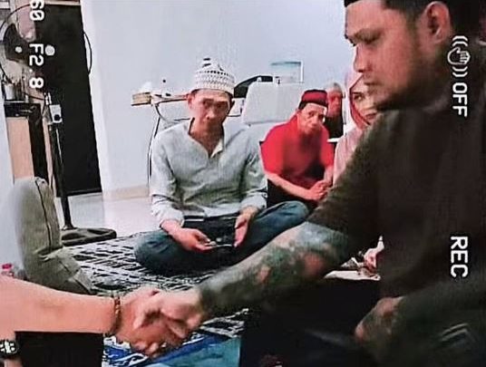 Facing Challenges: Virgoun Diduga Akad Nikah Ulang saat Aqiqah Anak Kelima, Konfirmasi Rumor Hamil Duluan?