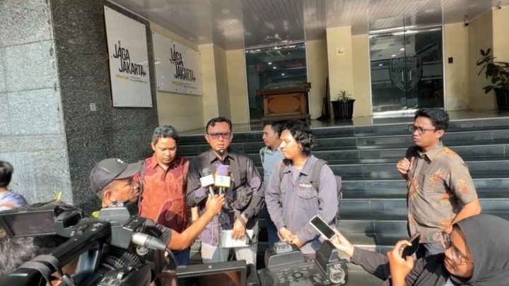 Historic Moment: Polisi Periksa Ketum YLBHI Terkait Kasus Penyiraman Andrie Yunus