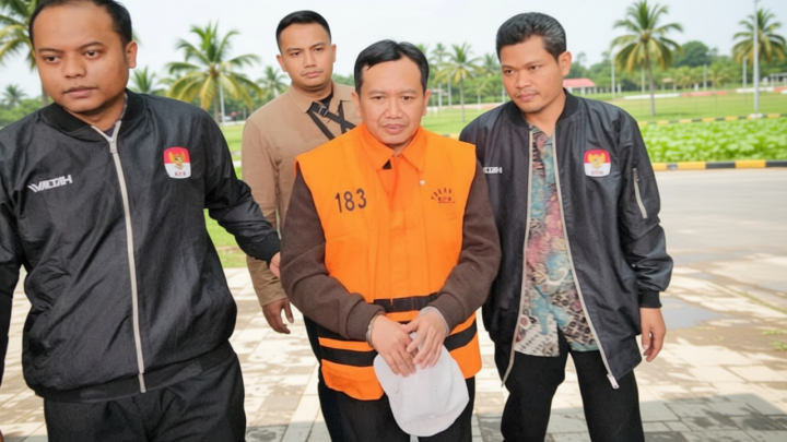 KPK Tahan Anggota DPRD Jatim Mahrus Ali Terkait Kasus Suap Pengurusan Dana Hibah