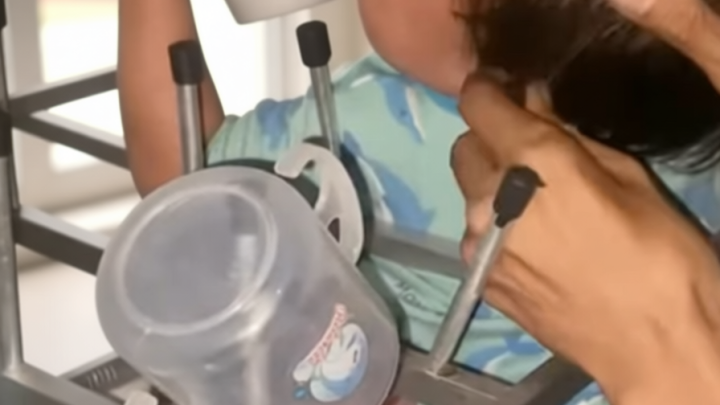 Viral! Bocah Nyangkut di Lemari Piring, Netizen: Naik Level Main Petak Umpet