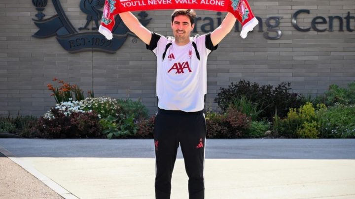 Important Visit: Alasan Unik Pelatih Liverpool Andoni Iraola Mau Terima Kontrak Jangka Pendek