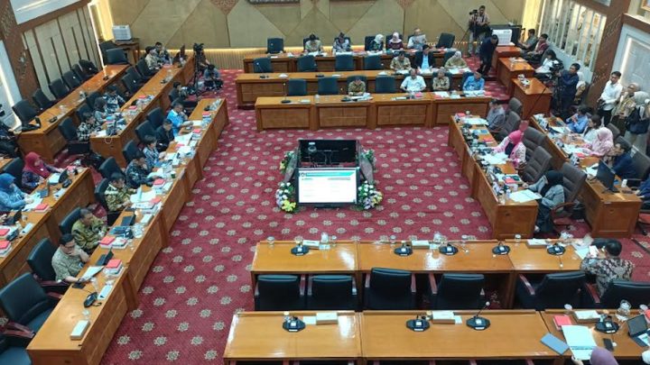 Topics Covered: Nanik S Deyang Tak Hadiri Rapat Laporan Keuangan BGN di DPR