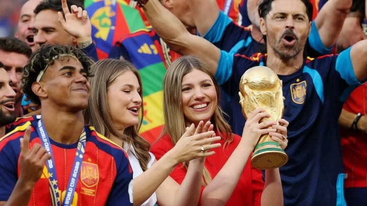 Mengenal Putri Leonor, Calon Ratu Spanyol yang Viral Usai Berfoto dengan Trofi Piala Dunia 2026