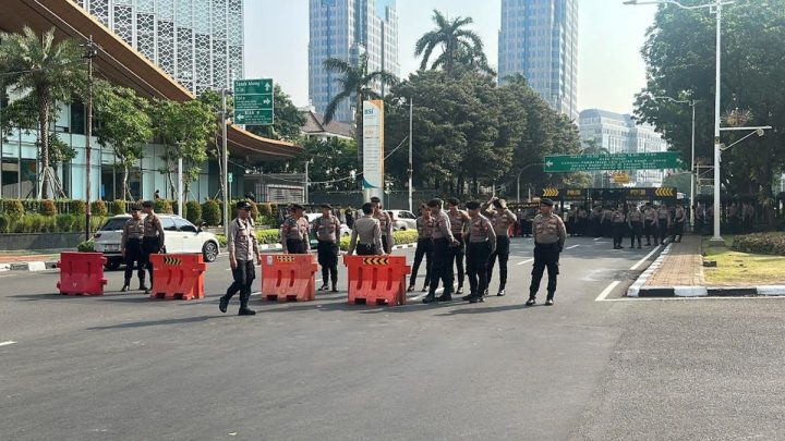 What Happened During: Ada Demo Mahasiswa, Jalan Medan Merdeka Selatan Jakpus Ditutup
