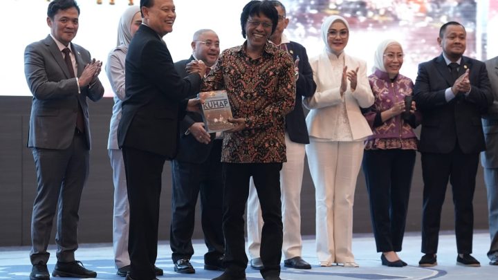 Main Agenda: Komisi III Buat Buku Anotasi KUHAP, Adian: Kepastian Hukum Kebutuhan Utama Masyarakat!