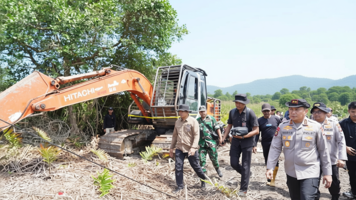 Kapolda Riau Tinjau Perusakan 118 Hektare Mangrove, Dua Orang Tersangka Dijerat