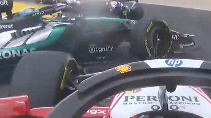 Sama-Sama Tabrakan di F1 GP Belgia – Hamilton Kena Penalti tapi Leclerc Lolos dari Hukuman