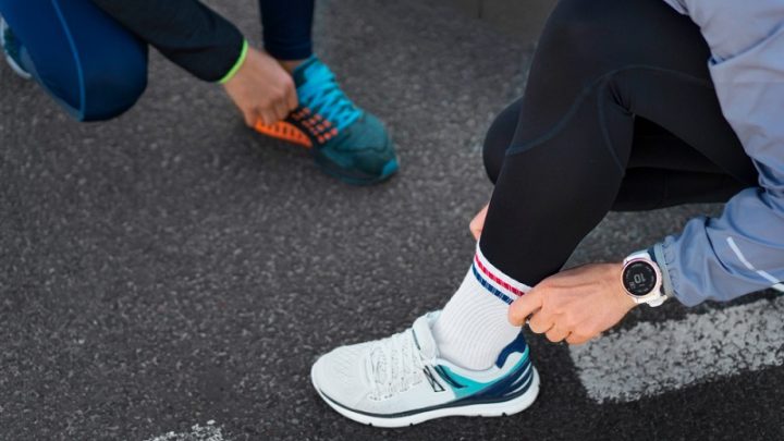 Apakah Sepatu Lari dengan Plat Karbon Lebih Aman? Cek Faktanya!