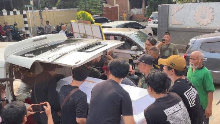 Historic Moment: Jenazah Almarhum Temon Dipindahkan dari Rumah Duka ke GPIB Effatha Melawai