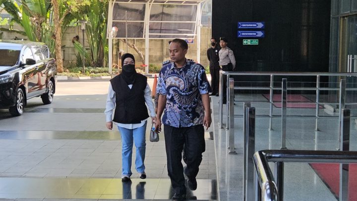 Bupati Sukoharjo Jalan Sempoyongan saat Tiba di KPK – Ini Penampakannya Usai Terjaring OTT