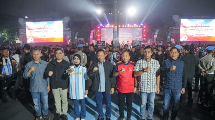 Key Issue: Kapolri Nobar Final Piala Dunia di Lapangan Bhayangkara, Pererat Kebersamaan dengan Masyarakat
