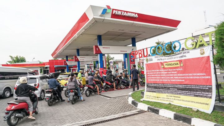 Solution For: 5 Fakta Antrean BBM di SPBU hingga Prajurit TNI Jadi Sopir Tangki Pertamina
