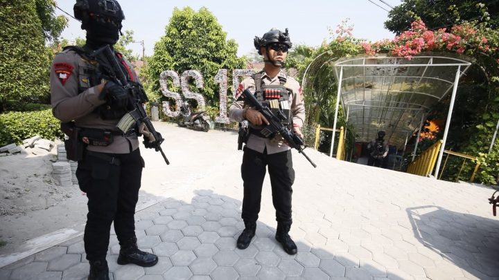 Announced: Dua Jam Sterilisasi, Gegana Pastikan Belum Ada Bom di SDN Srengseng Sawah 15