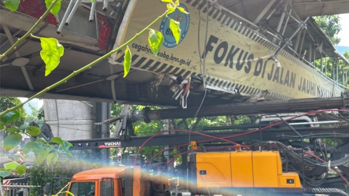 Truk yang Tabrak JPO Tendean Ternyata Mau ke Kejagung