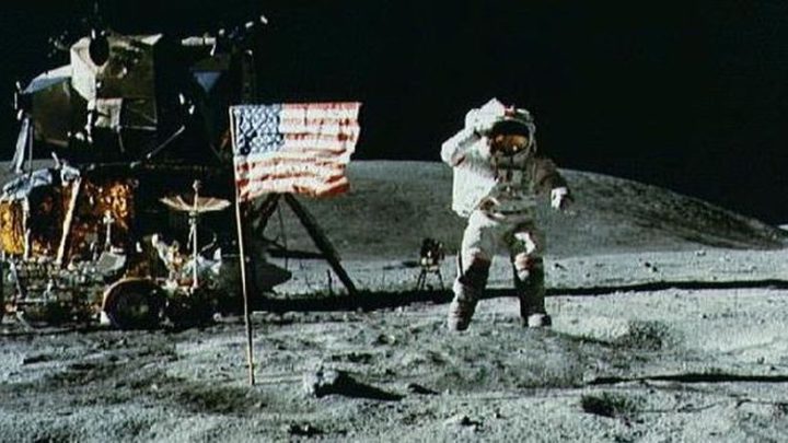 New Policy: Peristiwa 20 Juli: Neil Armstrong Mendarat di Bulan hingga Sultan Hamengkubuwono VI Meninggal