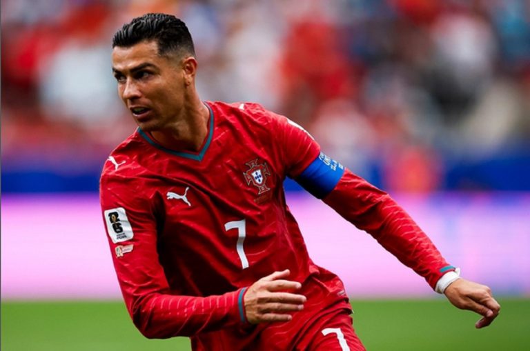 cristiano_ronaldo-Z4U2_large